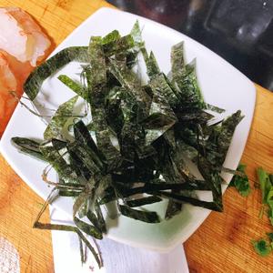深受小朋友喜爱的肉松海苔炒饭的做法 步骤2