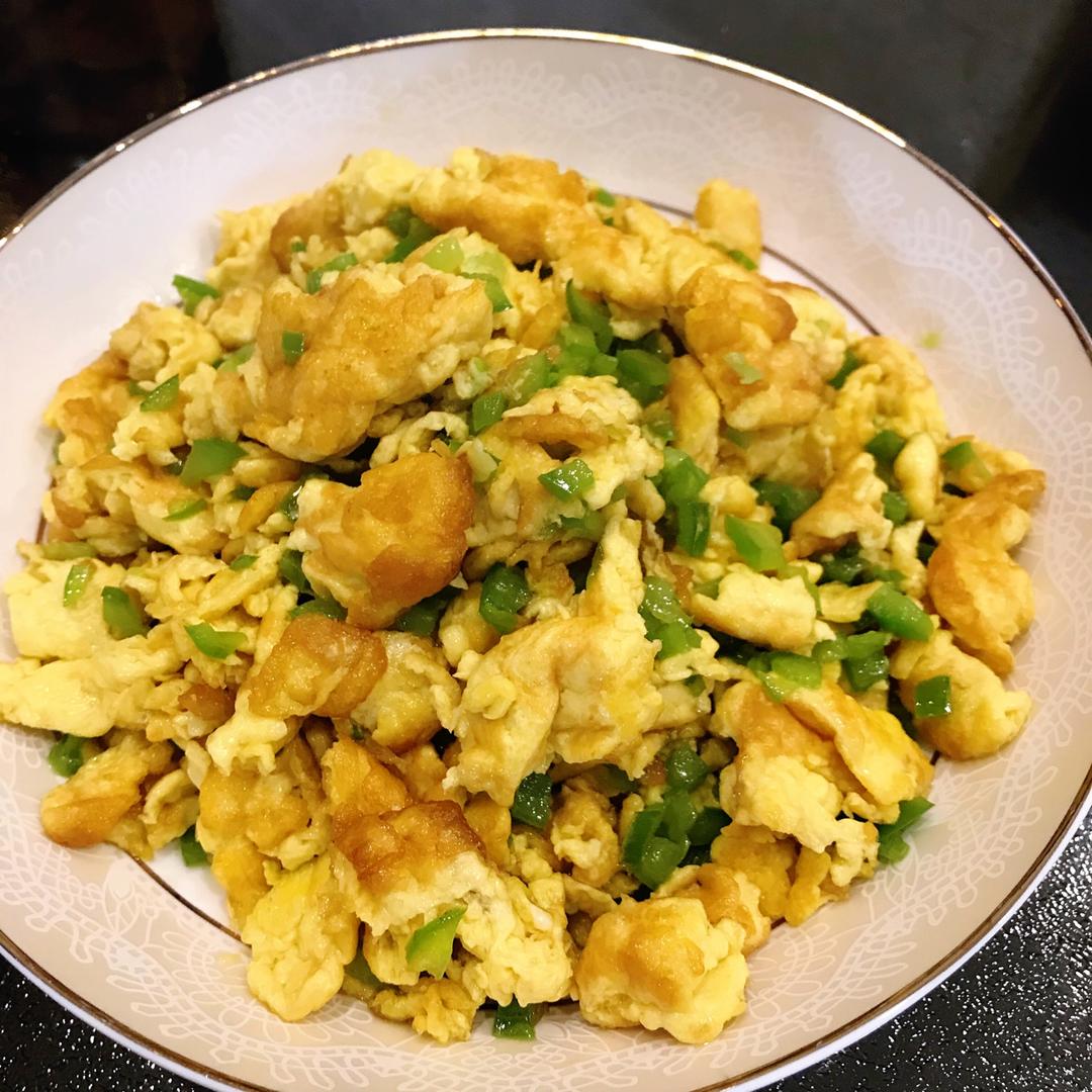 小虞爱吃小鱼做的尖椒炒鹅蛋