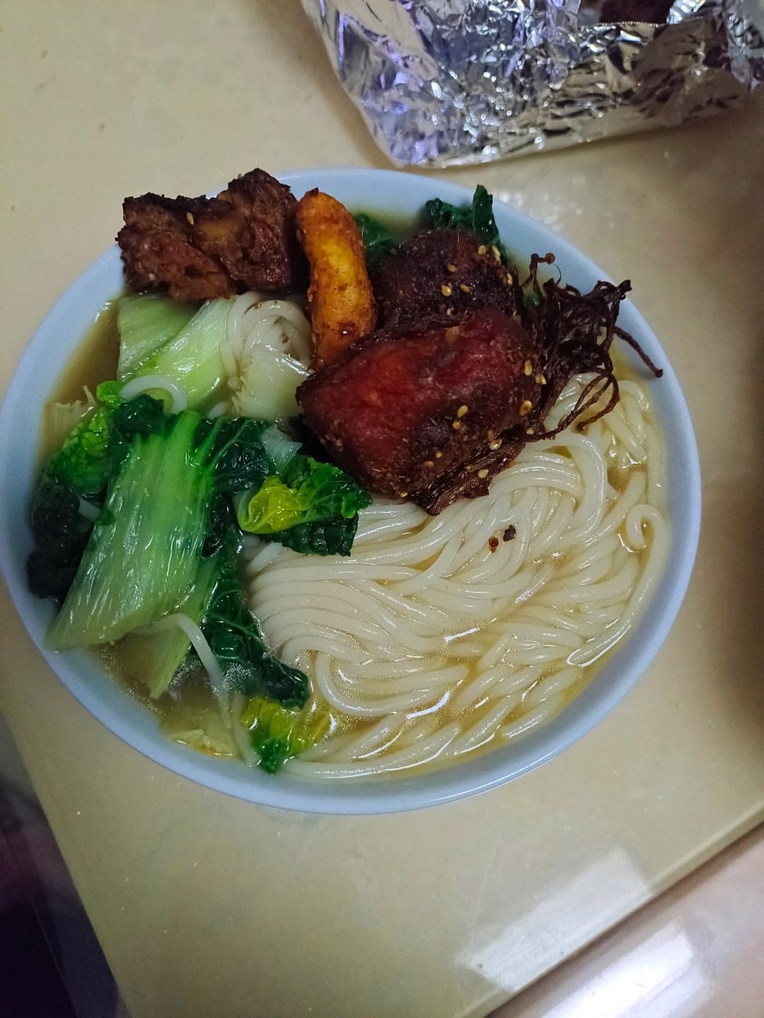 朋友嗦了这碗江西米粉，一学就会的酸菜米粉。