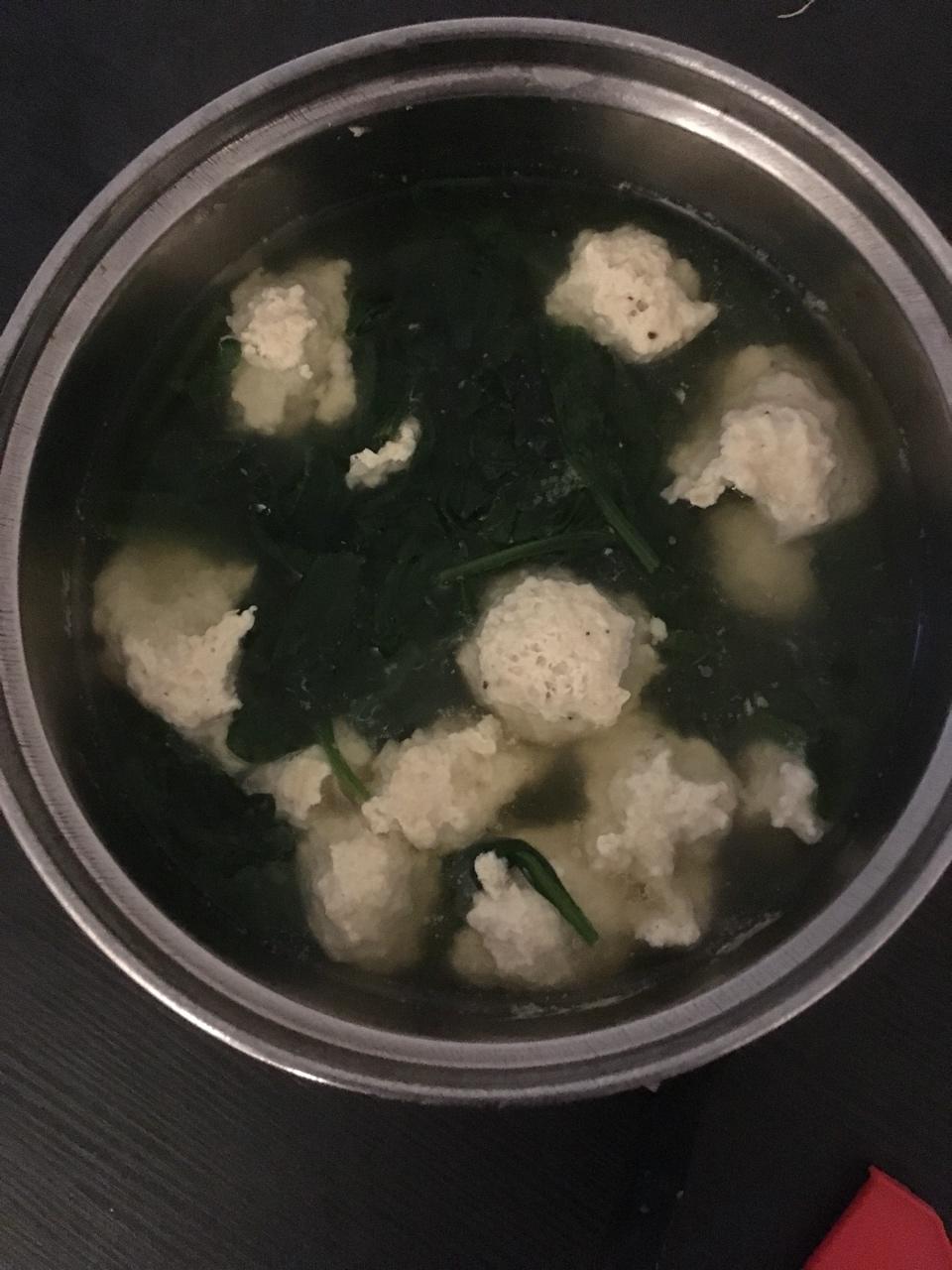 鸡肉丸子青菜汤