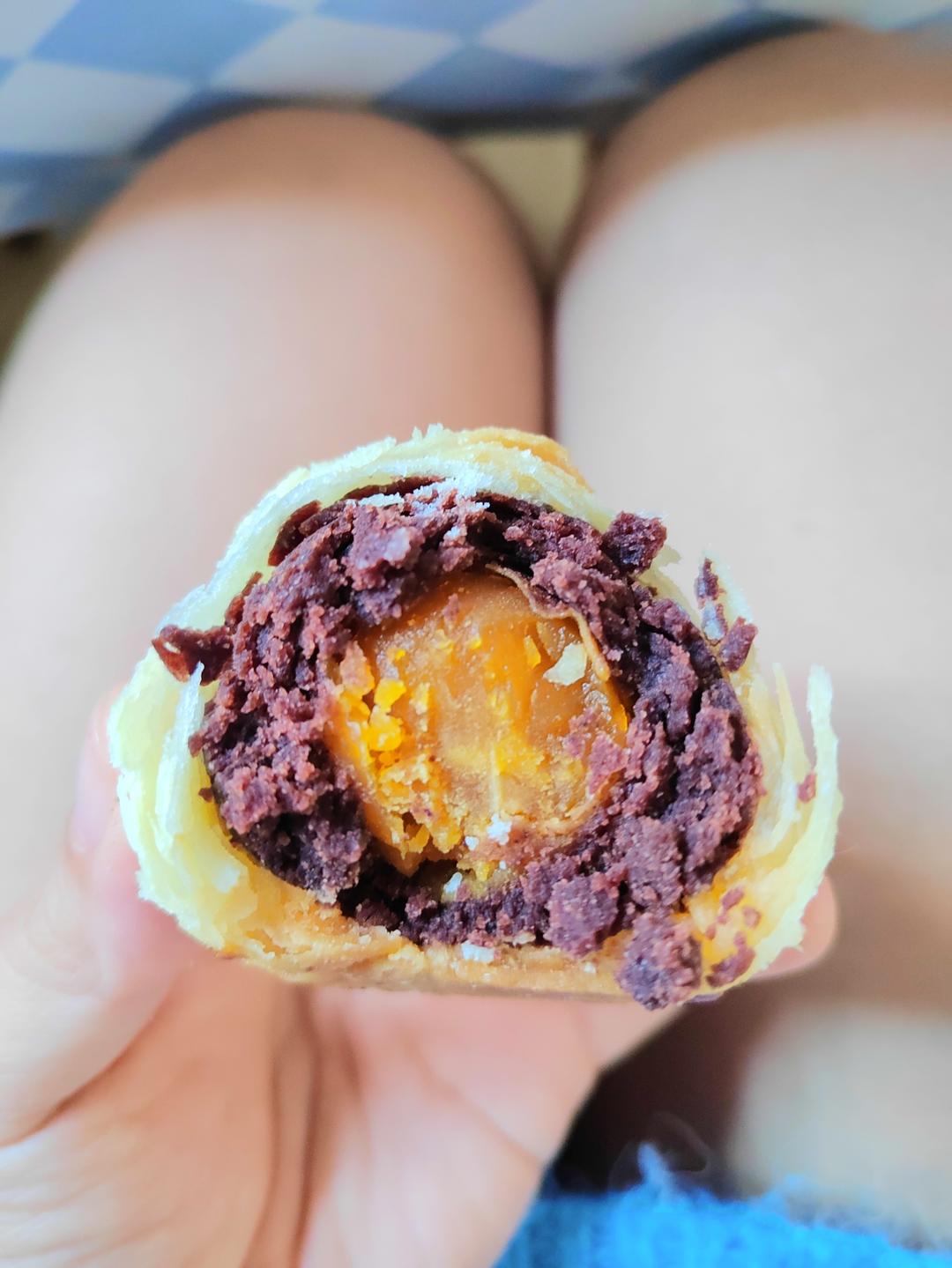 大包酥蛋黄酥也能层次分明，酥掉渣，不破酥