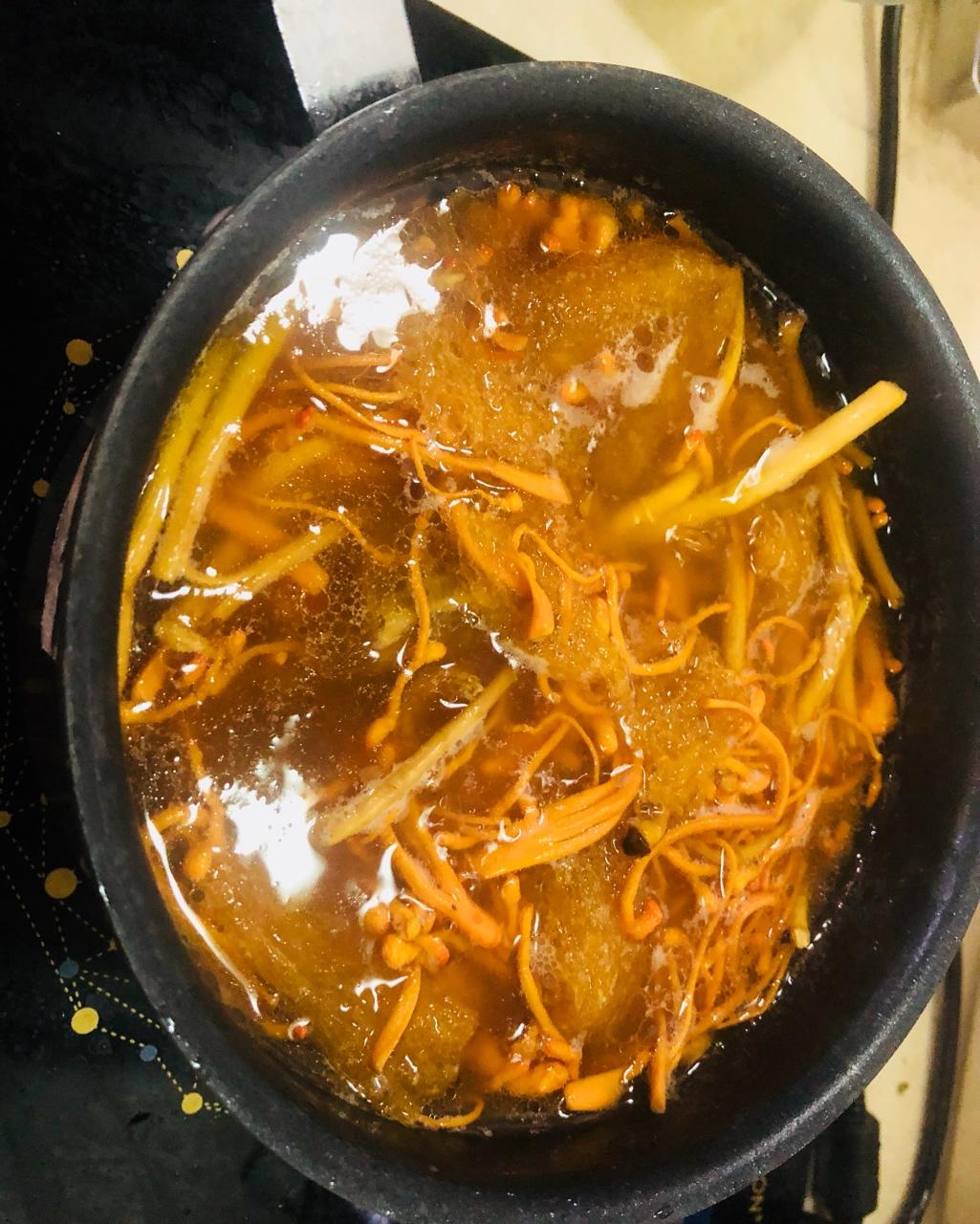 竹荪虫草花排骨汤