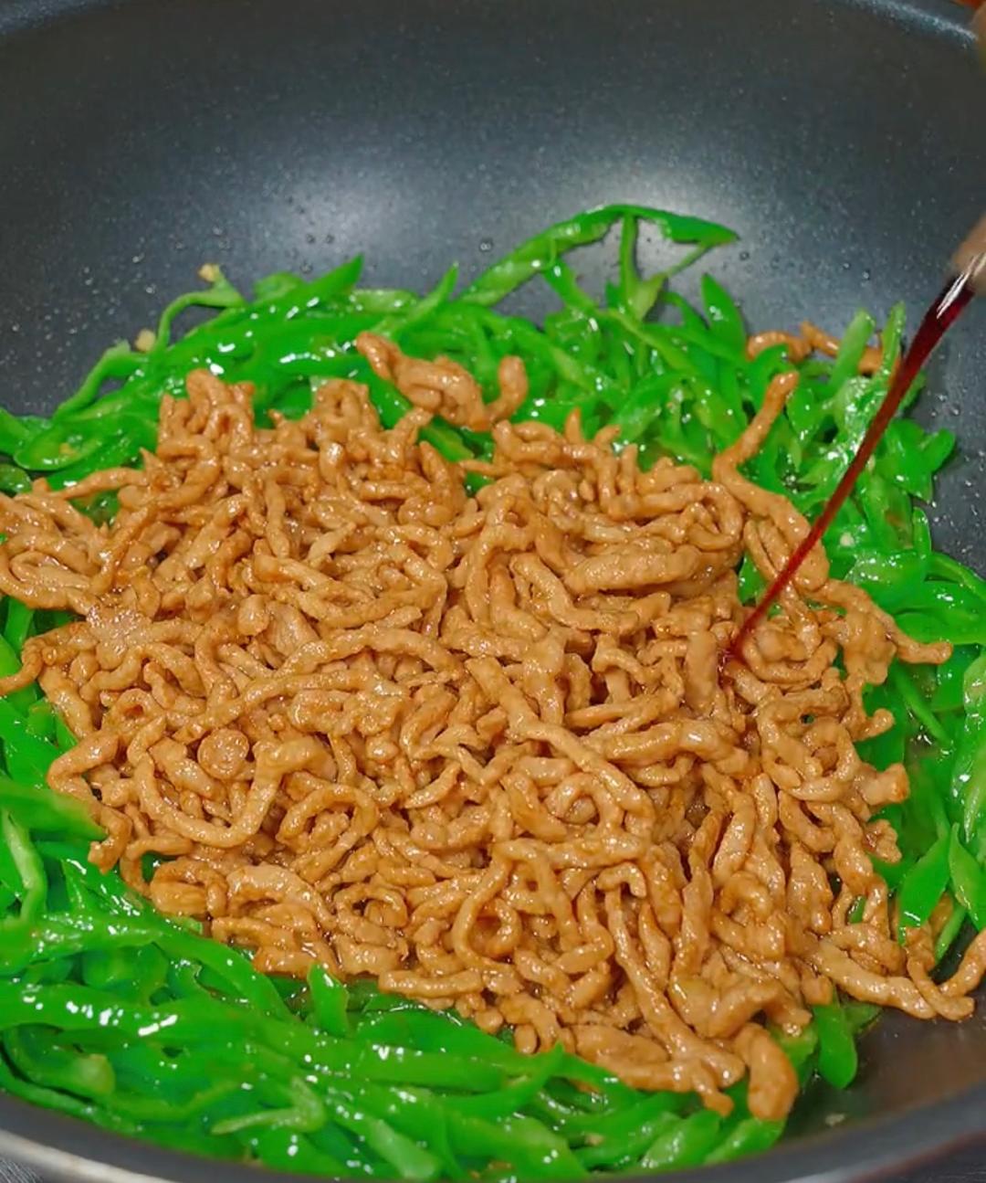 青椒炒肉絲的做法 步驟7