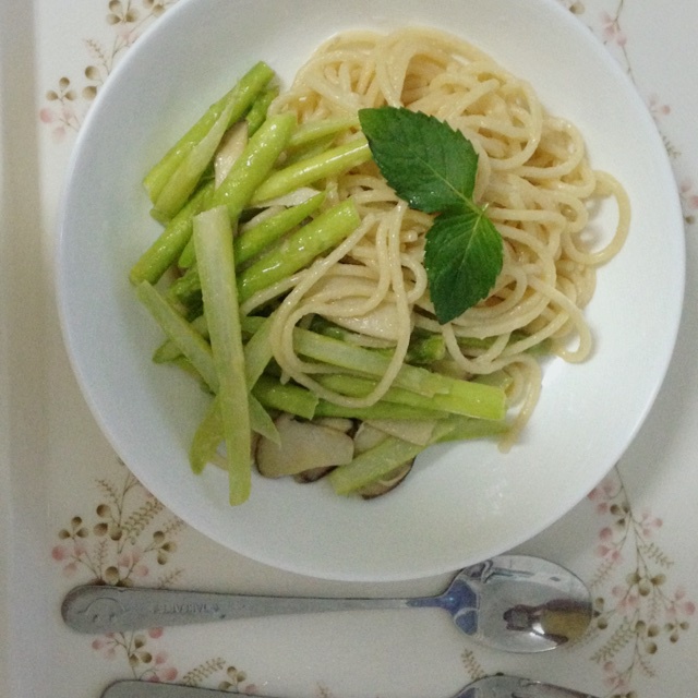 芦笋蘑菇奶油意面( Penne with Mushroom，Asparagus and Cream Sauce)
