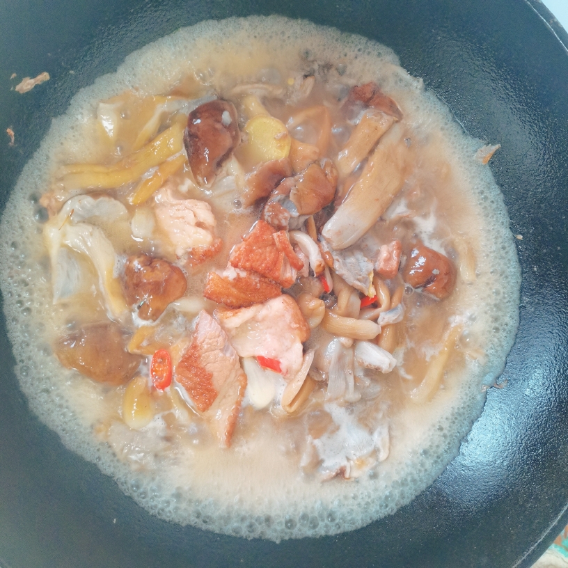 红烧肉罐头炖松茸（蘑菇）白菜的做法 步骤4