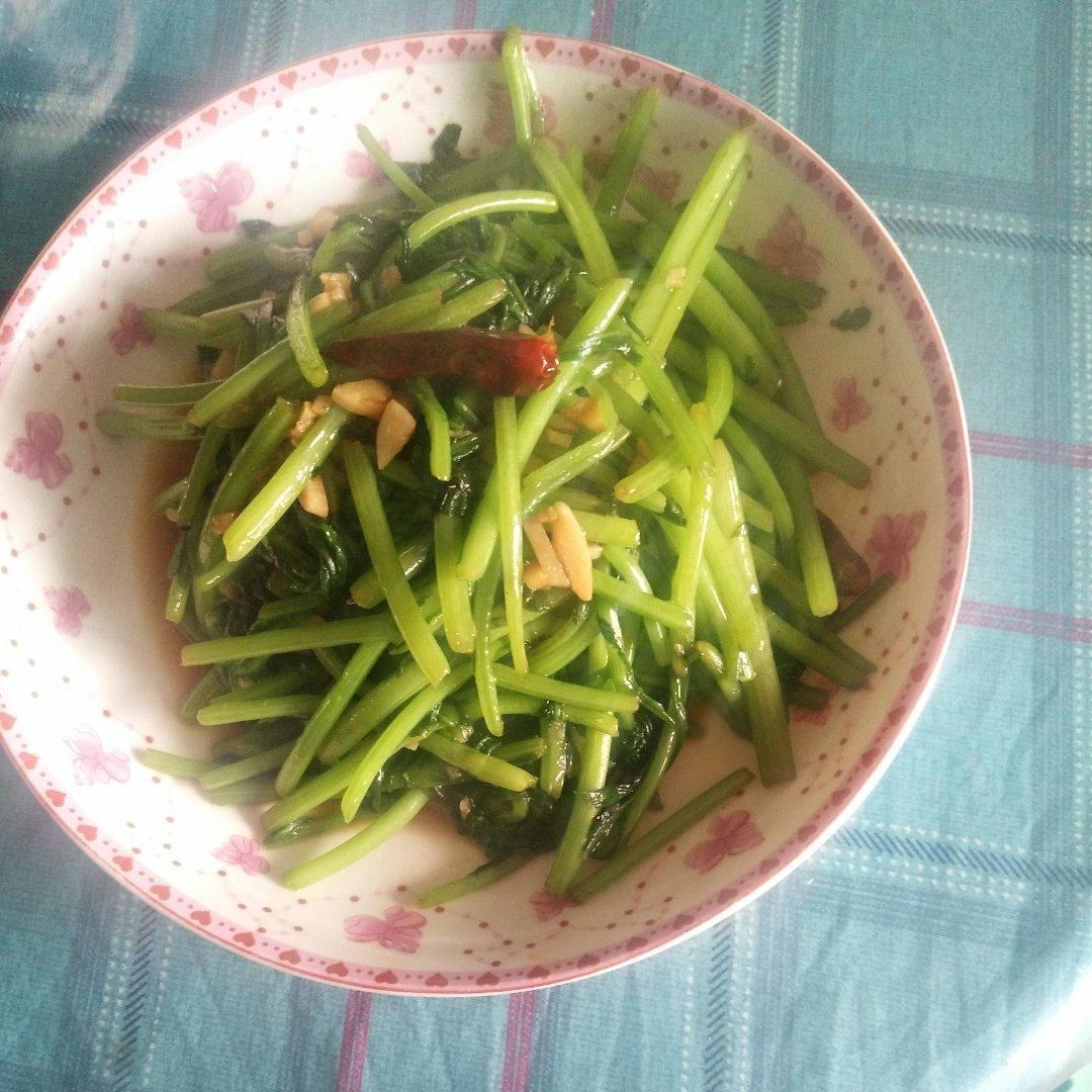 吃不够的 爆炒茼蒿菜！