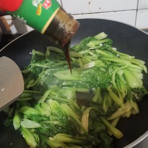 蒜蓉耗油炒青菜的做法 步骤7