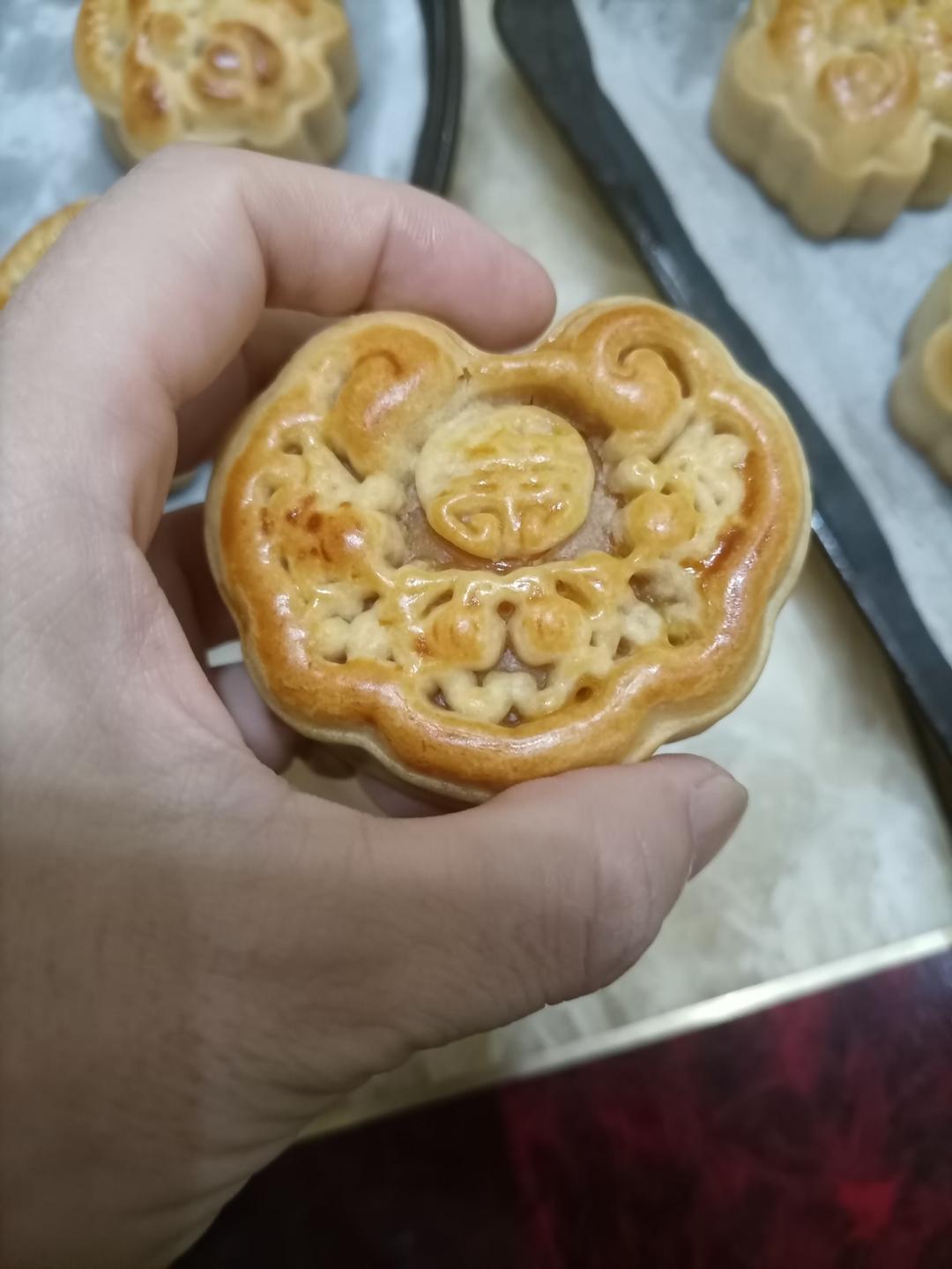 广式月饼－－蛋黄豆沙月饼