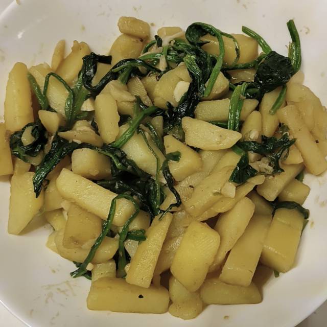 菠菜炖土豆