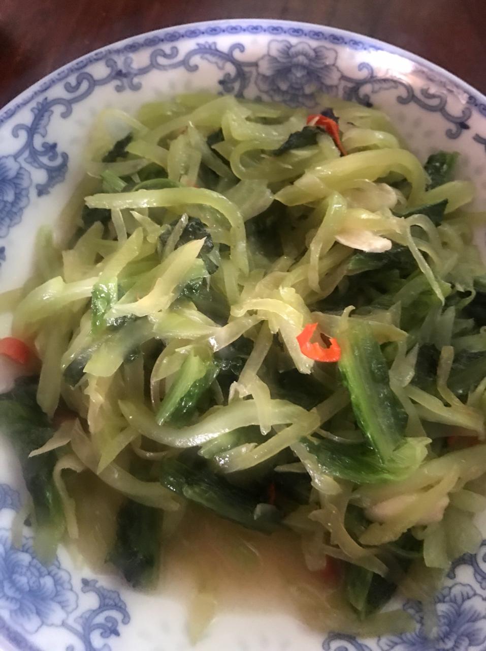 清炒莴笋