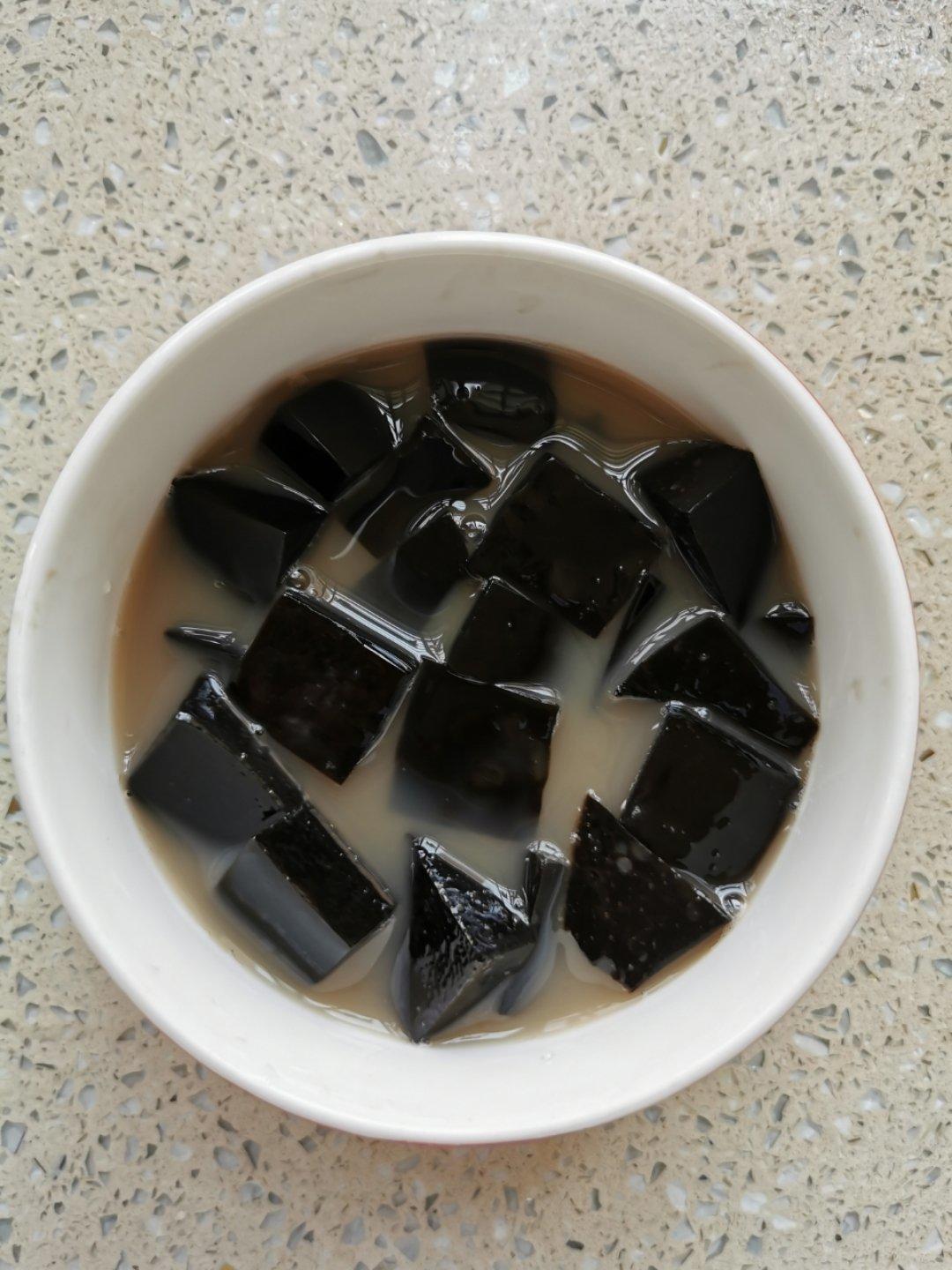 客家仙人粄(烧仙草-黑凉粉)