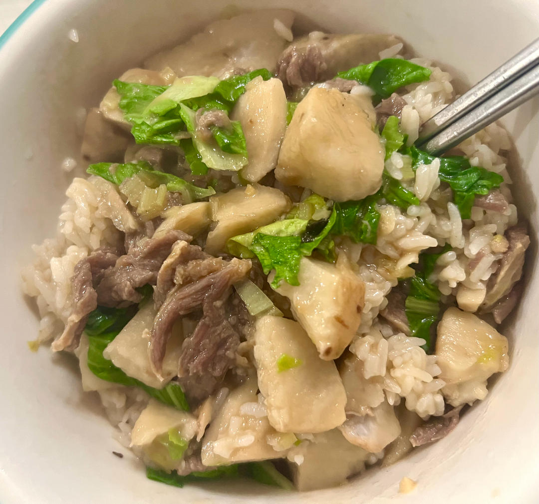美味芋子牛肉青菜汤饭