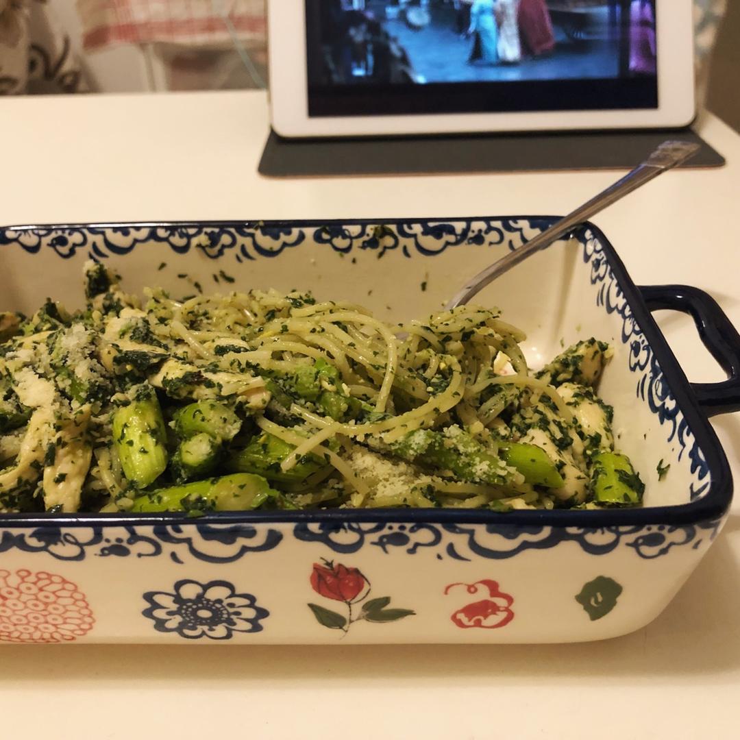 青酱鸡肉意大利面