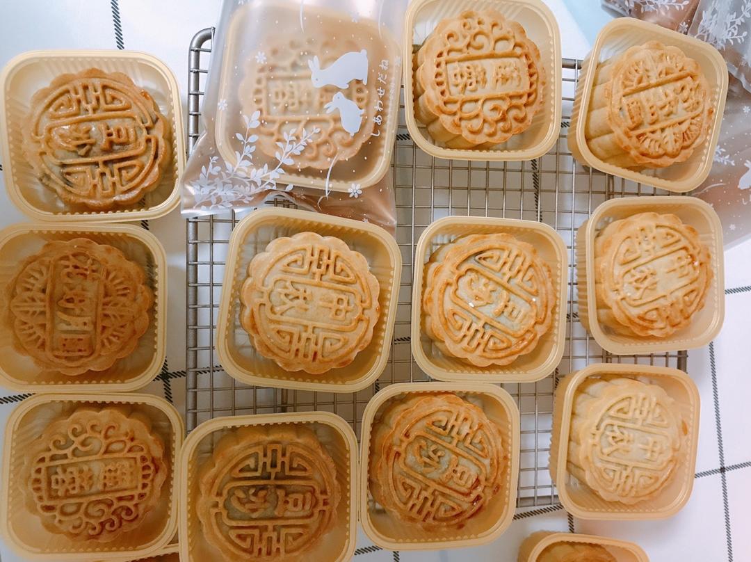 广式月饼—蛋黄莲蓉月饼