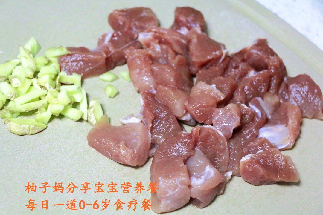 荠菜猪肉饺子—话唠教你包饺子不挤菜汁的做法 步骤1