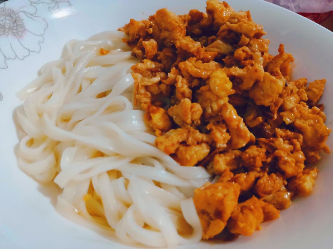 鸡蛋酱面