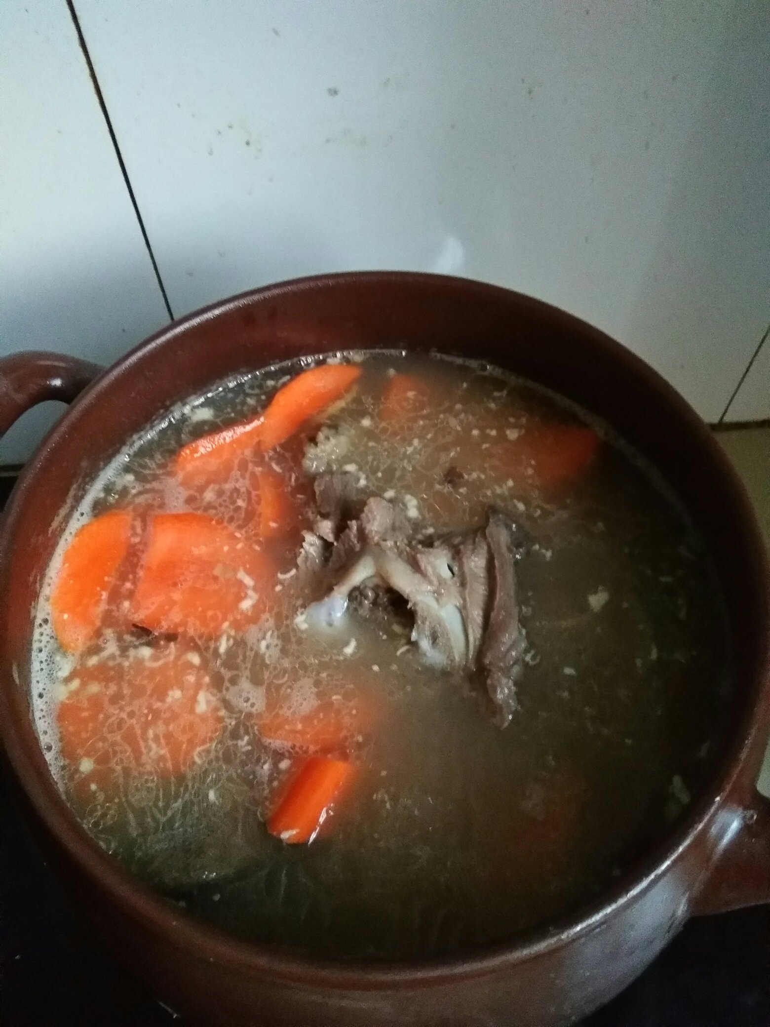 坤博砂锅炖羊脊骨汤的做法 步骤4
