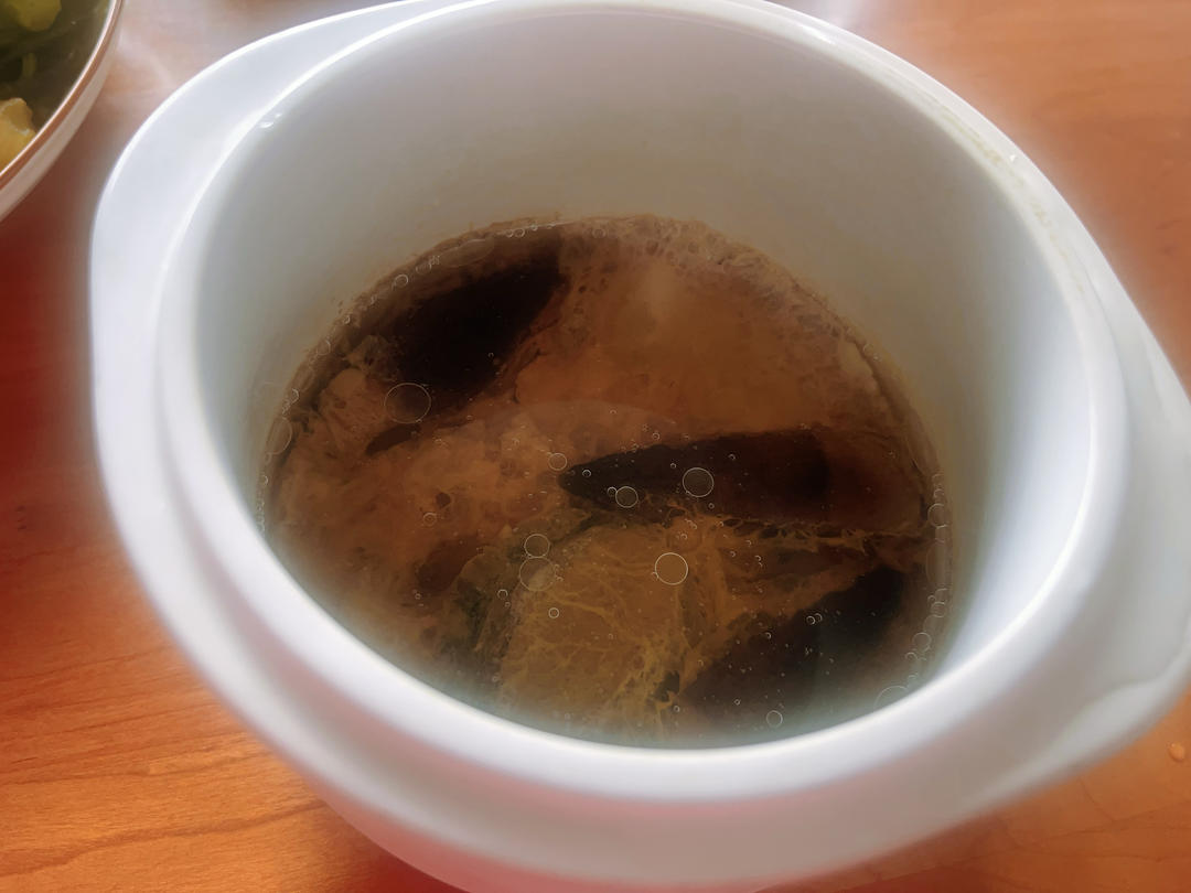 鲍鱼羊肚菌炖瘦肉汁
