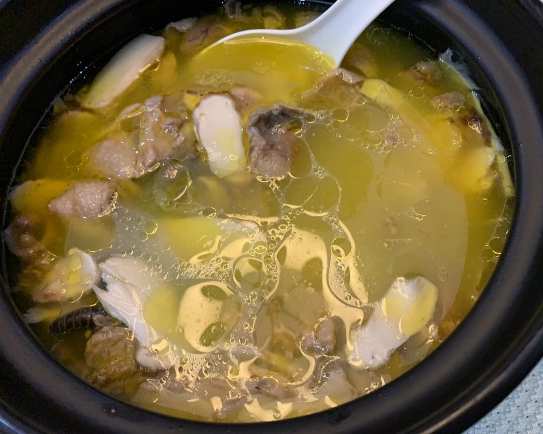 抓住夏末最后的菌子季～松茸炖鸡的做法