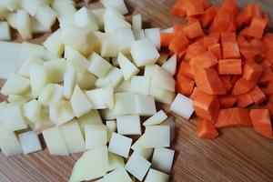 土豆胡萝卜牛尾汤的做法 步骤5