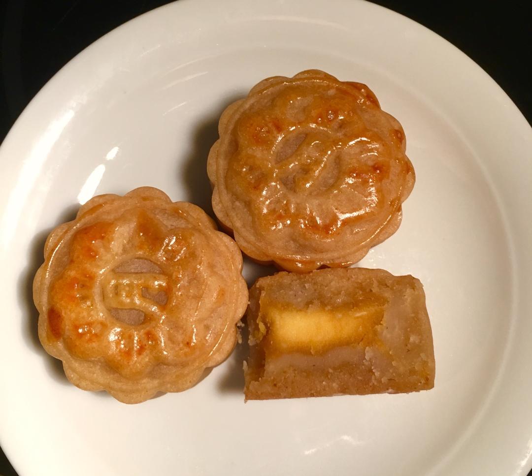 广式月饼——蛋黄莲蓉月饼