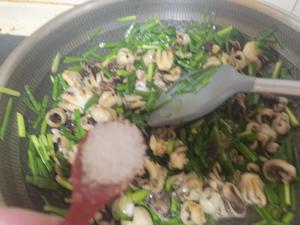 八爪鱼炒韭菜（章鱼花）的做法 步骤9