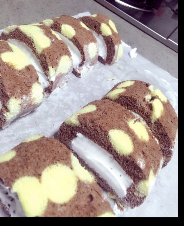 可可奶油波点蛋糕卷