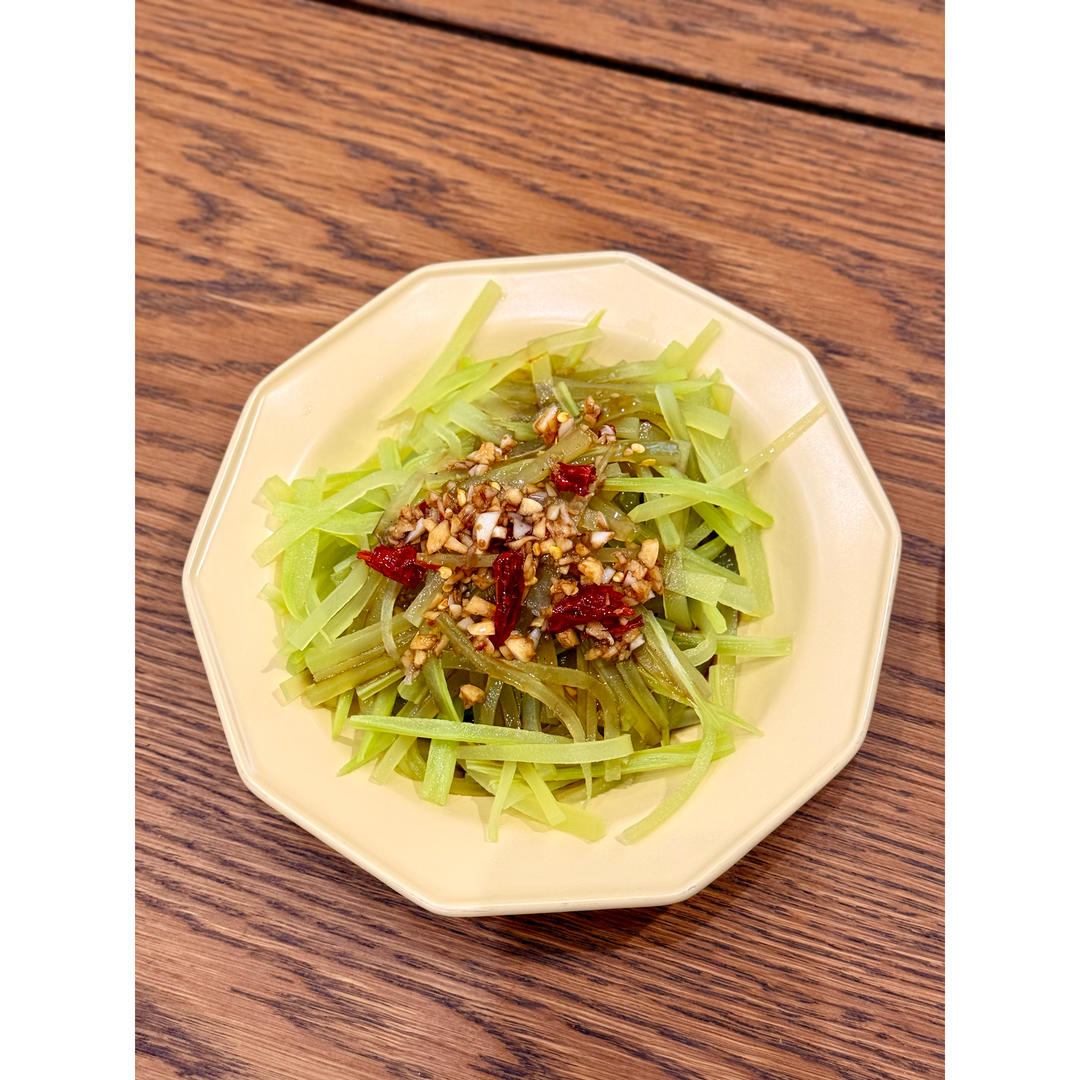 10分钟搞定的快手凉拌菜，清脆爽口的凉拌莴笋丝