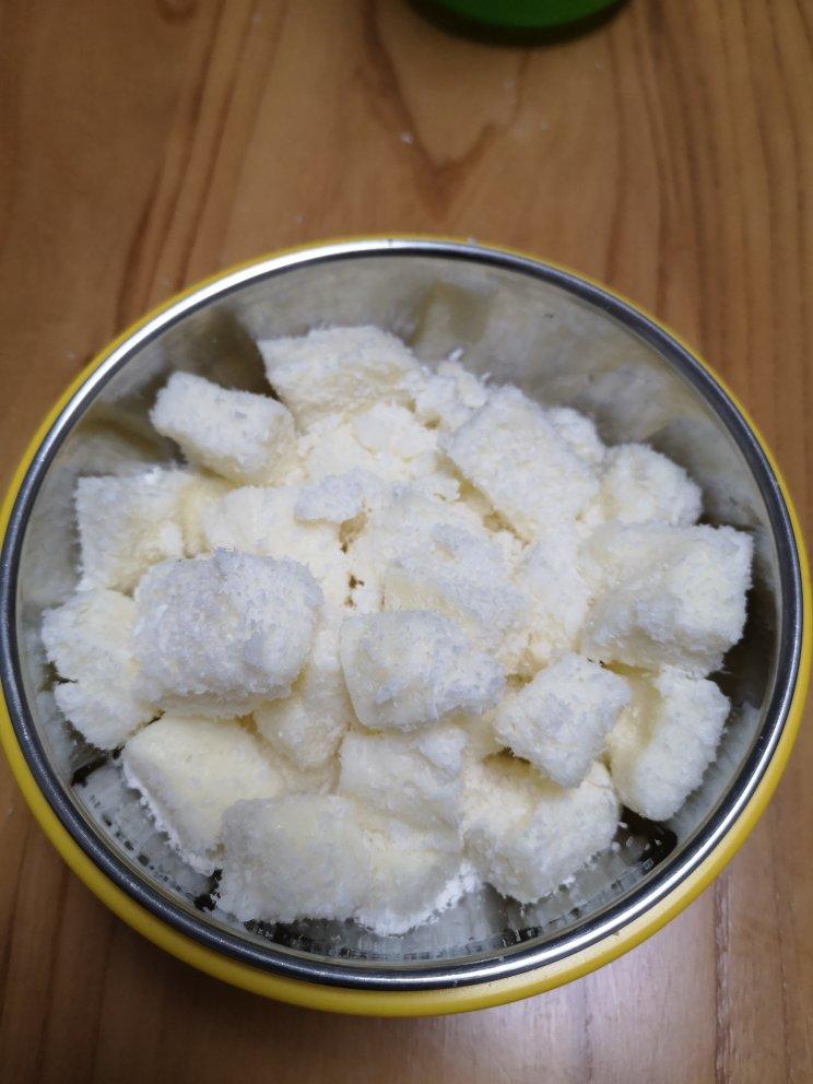 完胜85度C牛奶椰丝小方
