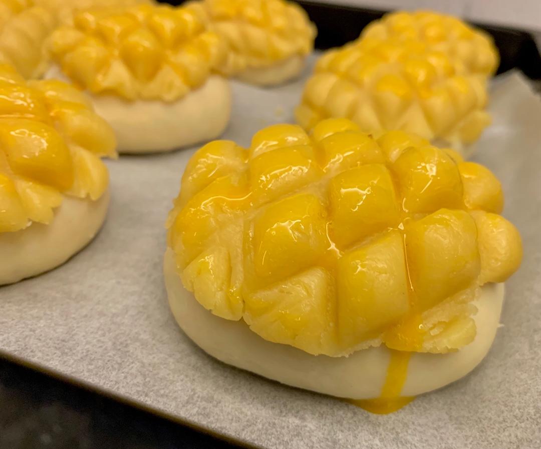 好吃到炸裂的港式菠萝包（附带制作酥皮的小视频）