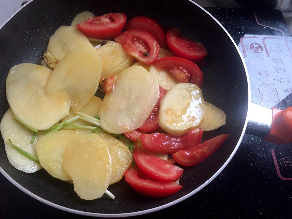 西红柿洋芋汤（减肥无辣）的做法 步骤1