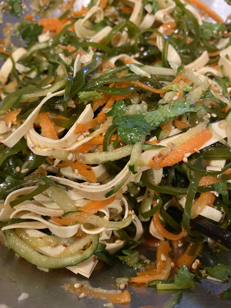 超快手的凉拌千张黄瓜胡萝卜丝