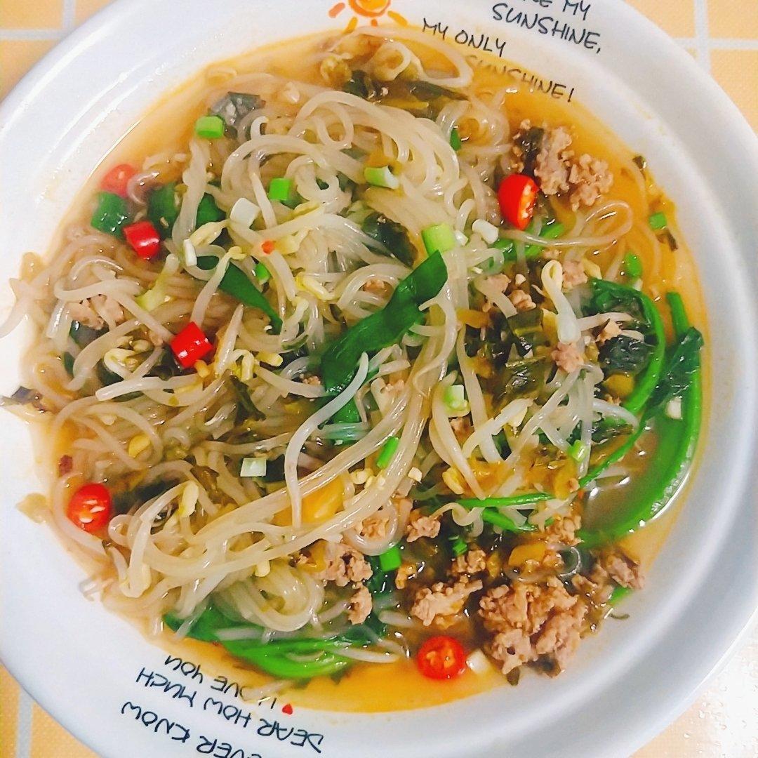 一人吃掉一大锅的小锅米线