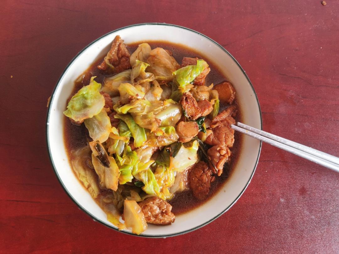 包菜炒肉片