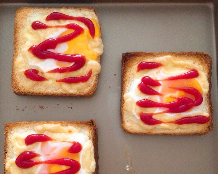 烤吐司，美味的太阳吐司，烤鸡蛋吐司🍞的做法