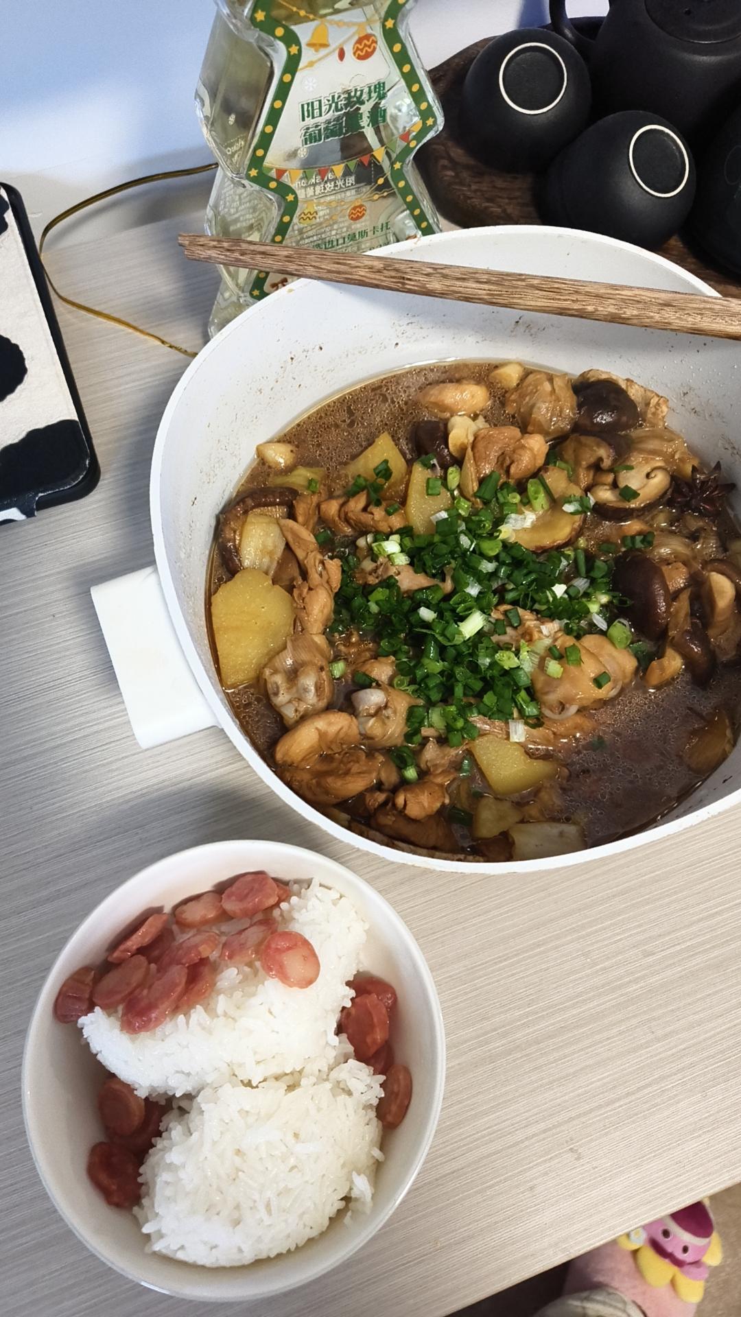 超级下饭土豆香菇炖鸡腿