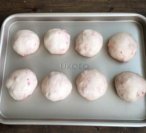 奶油奶酪馅草莓冻干餐包～UKOEO高比克食谱的做法 步骤12