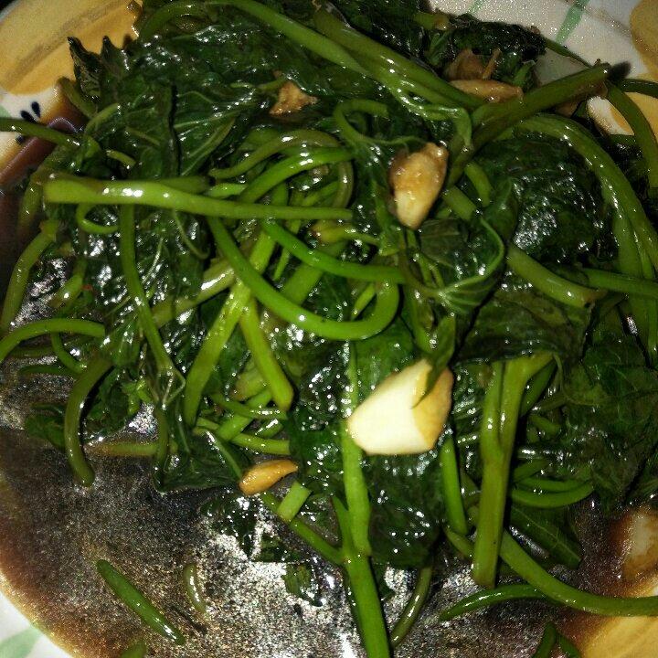 蒜蓉炒红薯叶
