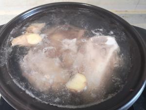 补钙牛骨海带汤的做法 步骤4
