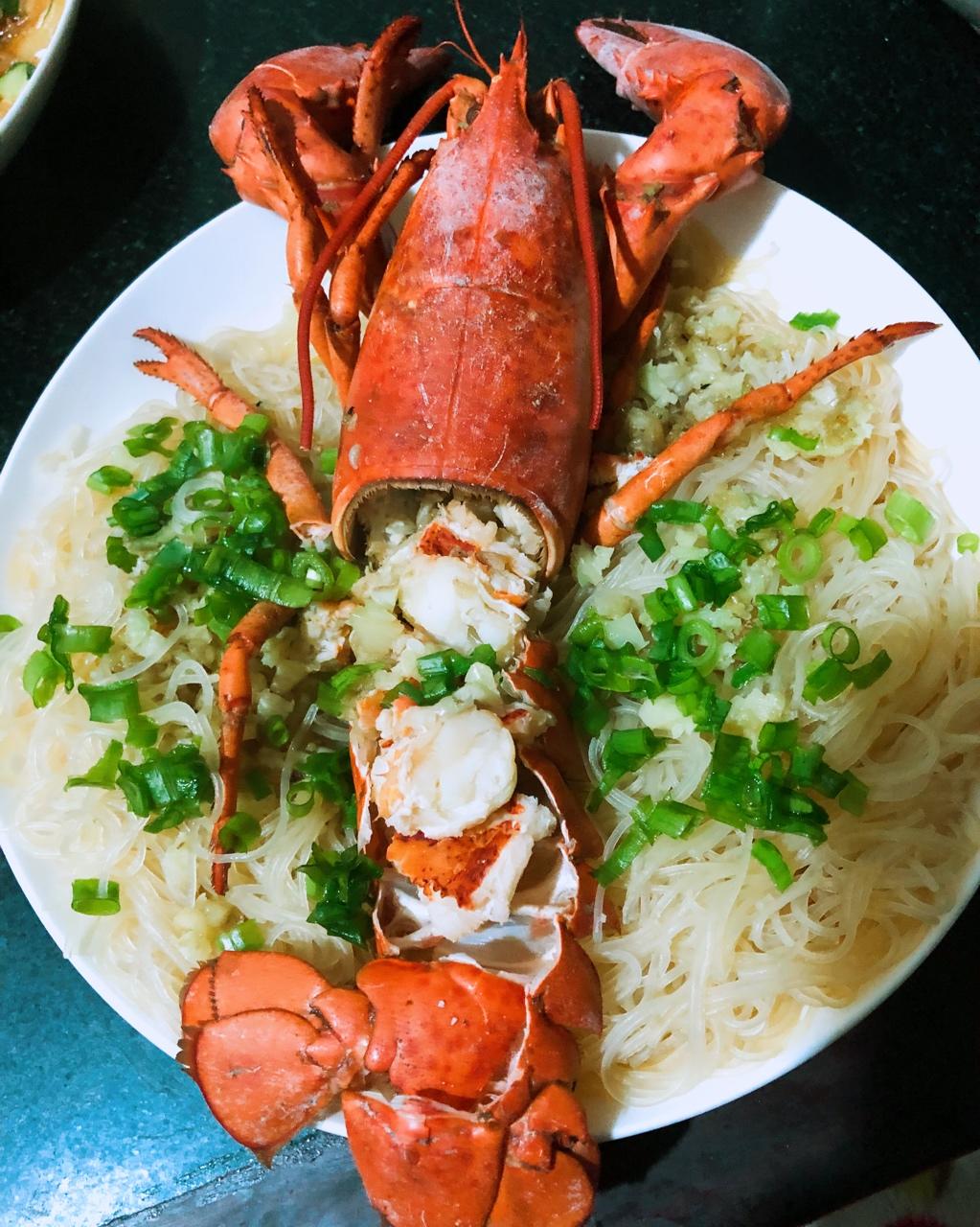 半人间-4做的蒜蓉蒸波士顿龙虾