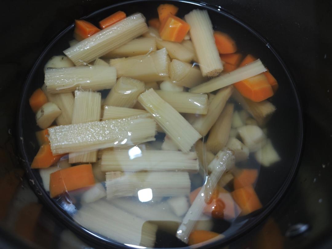 胡萝卜马蹄甘蔗水