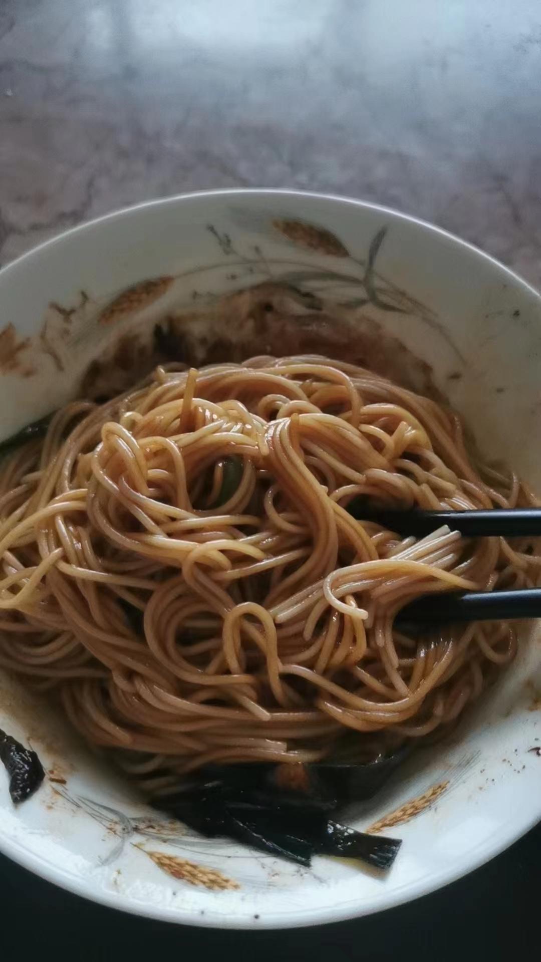 10分钟搞定的一碗葱油拌面