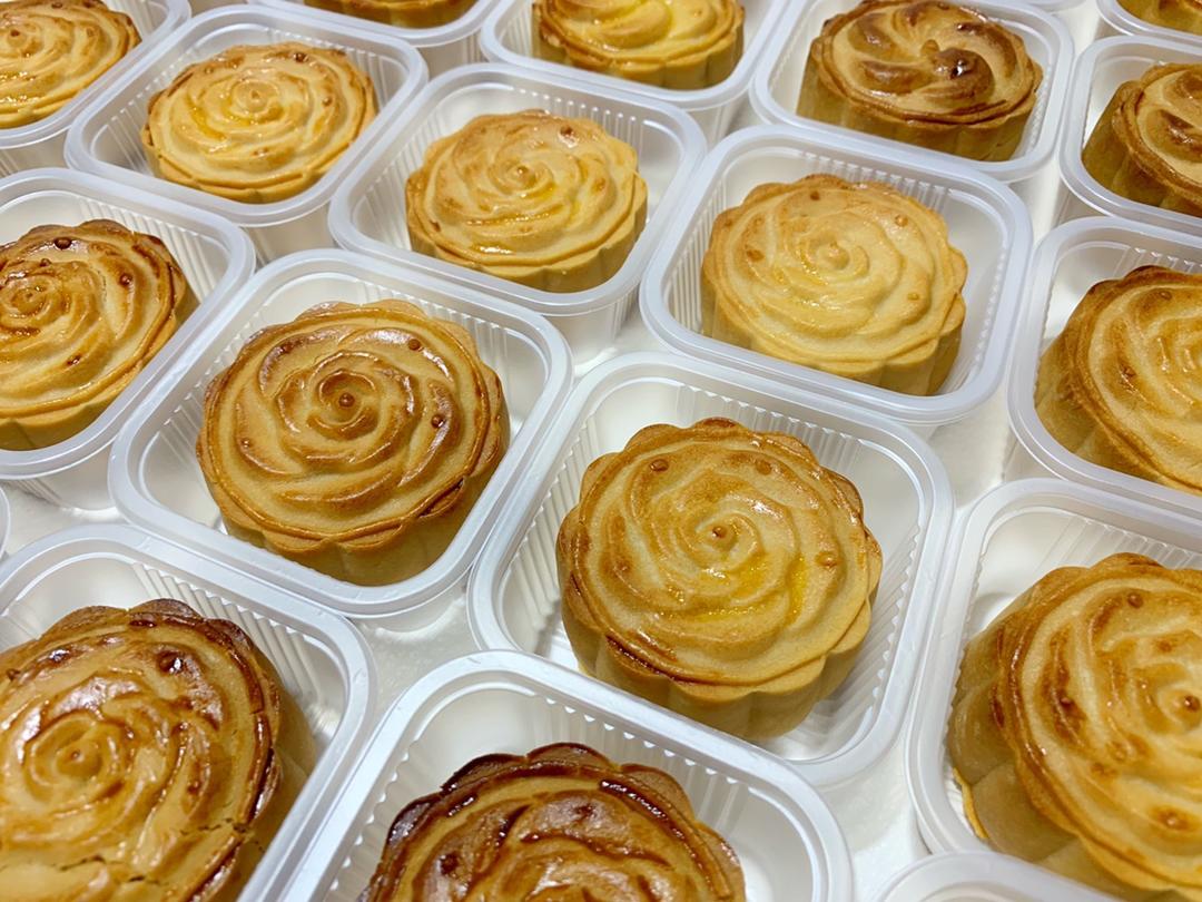广式月饼—蛋黄莲蓉月饼