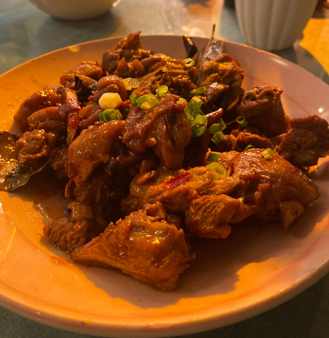 传统正宗的啤酒鸭配方和做法，鲜嫩香浓，只需炒千万不要焯水