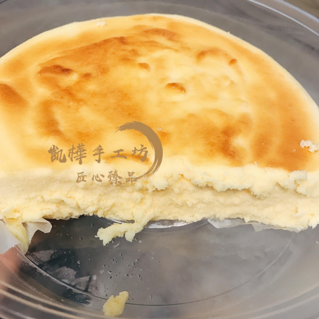 好吃到炸的舒芙蕾芝士蛋糕，口感绵密细腻，做法超简单