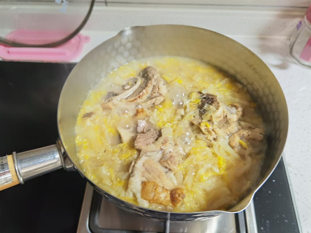 大骨棒炖酸菜