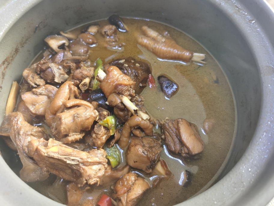 自制黄焖鸡真的绝了好吃到爆炸不夸张