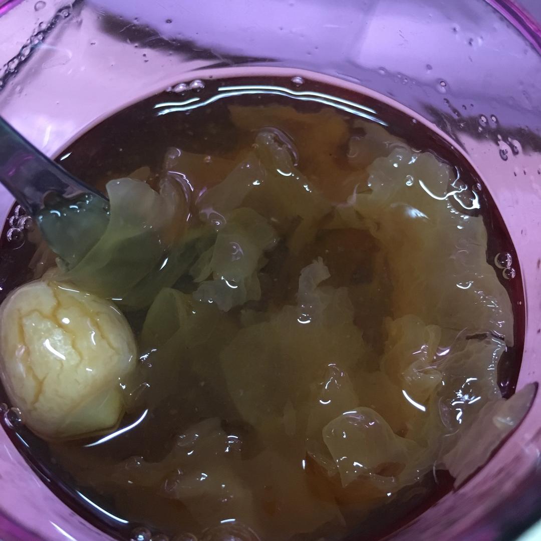 冰糖银耳红枣汤