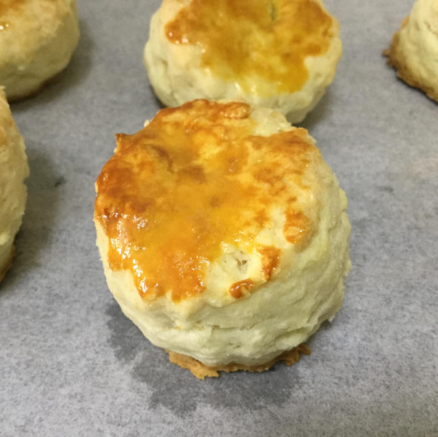 【视频】3分钟 奶油司康Scone(可能是世界上最快手的司康) 消耗淡奶油～