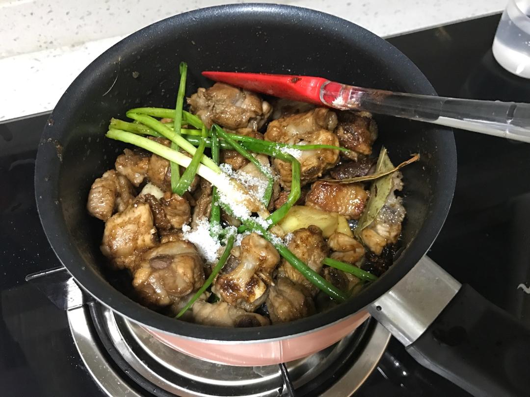 红烧排骨面、牛腩面